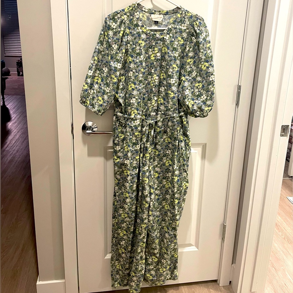 Universal Thread Romper! Spring pattern, pockets, button-up, adjustable waist.